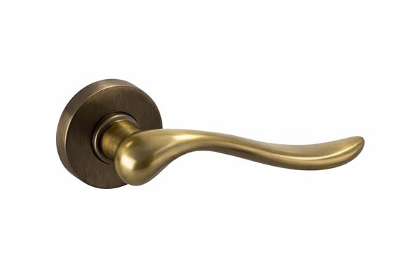 MANIGLIA PER PORTA SERIE ROMA C/ROSETTA BRONZO