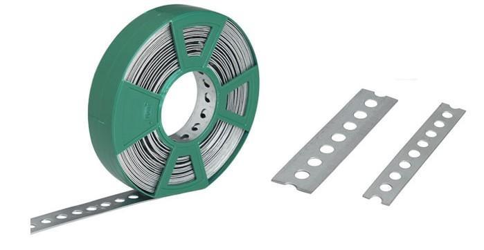 NASTRO FORATO CON FORO TONDO ø7 mm17x0,8 LUNGHEZZA 10 MT