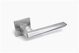 MANIGLIA SERIE MARECHIARO C/ROSETTA FORO YALE CROMO SATINATO
